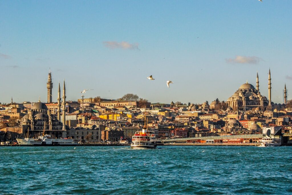 Istanbul skyline — Photo by Engin Yapici (Unsplash)