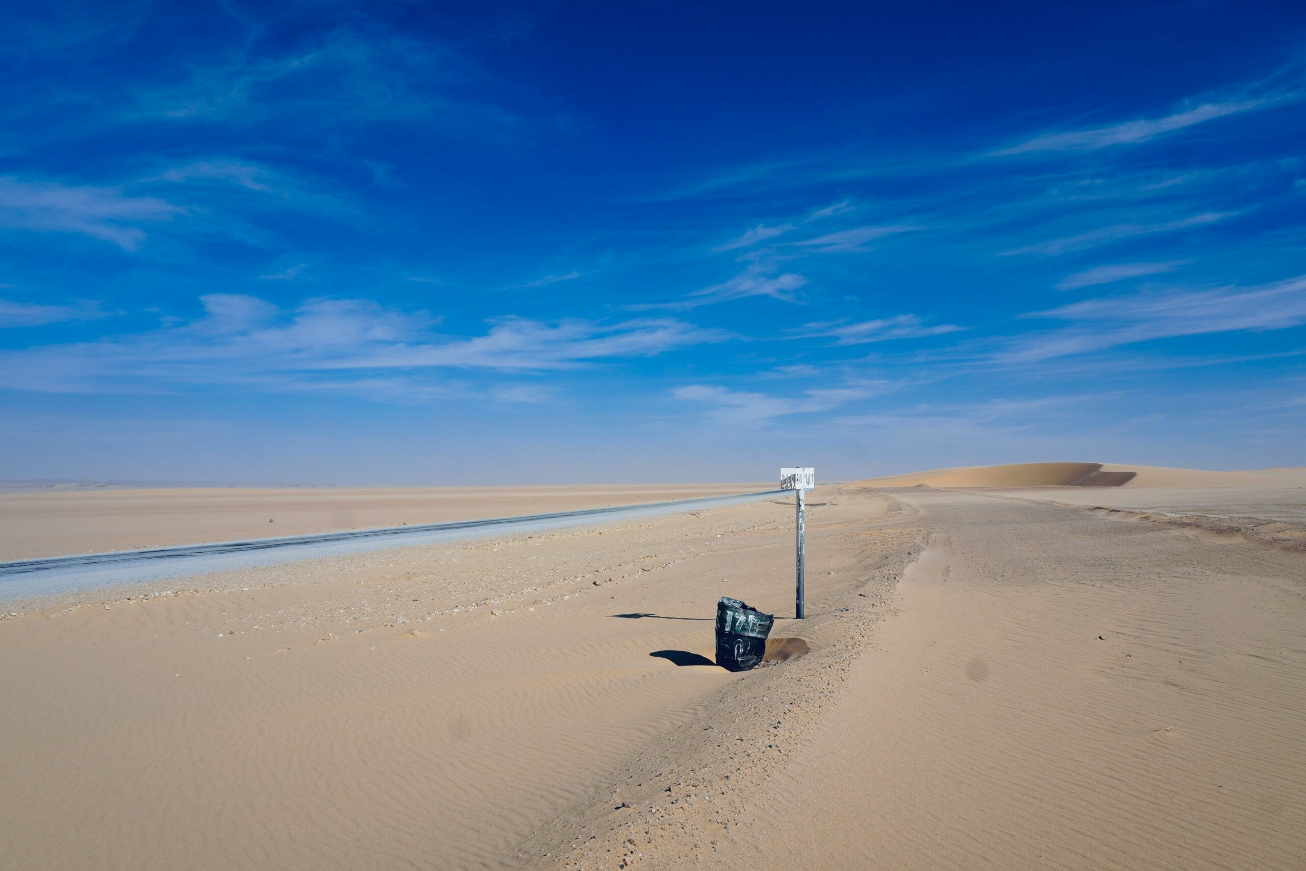 Niger — Sahara desert road